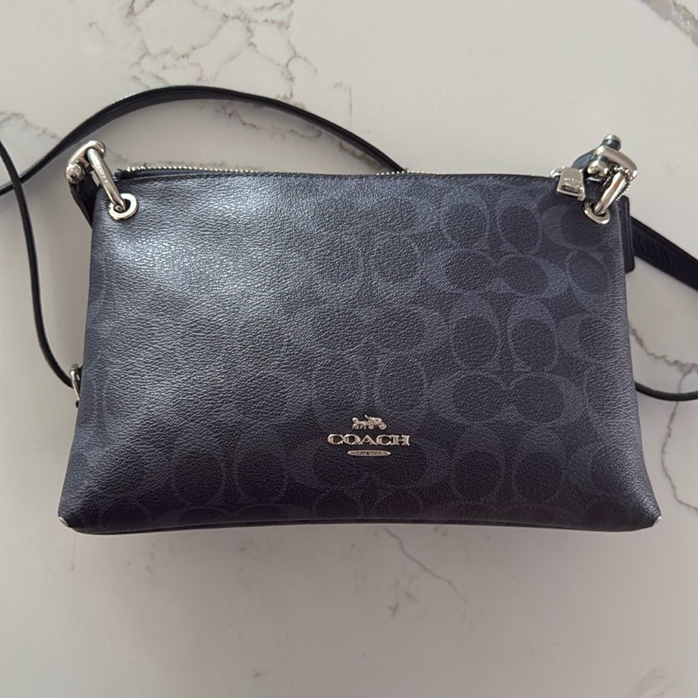 Great condition “Mia “ coach bag